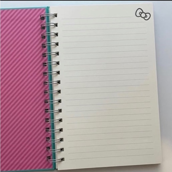 Hello Kitty vampire halloween journal - Picture 4 of 5